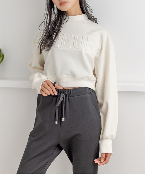 clear（クリア）の「エンボスロゴショート丈スウェットトップス（スウェット・レディース・ブラック/イエロー/グリーン/アイボリー・F）」の2枚目の写真