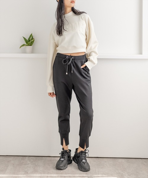 clear（クリア）の「エンボスロゴショート丈スウェットトップス（スウェット・レディース・ブラック/イエロー/グリーン/アイボリー・F）」の7枚目の写真