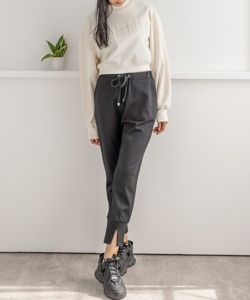 clear（クリア）の「エンボスロゴショート丈スウェットトップス（スウェット・レディース・ブラック/イエロー/グリーン/アイボリー・F）」の8枚目の写真