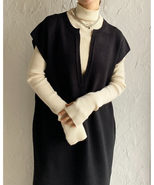 She's Closet(シーズクローゼット)の「深Vネックサイドスリットカフタンロングニットワンピース(ワンピース・レディース・ブラック/グレイッシュベージュ/アイボリー・FREE)」の8枚目の写真