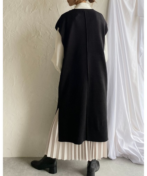 She's Closet(シーズクローゼット)の「深Vネックサイドスリットカフタンロングニットワンピース(ワンピース・レディース・ブラック/グレイッシュベージュ/アイボリー・FREE)」の11枚目の写真