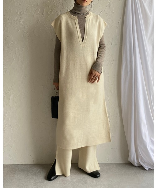 She's Closet(シーズクローゼット)の「深Vネックサイドスリットカフタンロングニットワンピース(ワンピース・レディース・ブラック/グレイッシュベージュ/アイボリー・FREE)」の13枚目の写真
