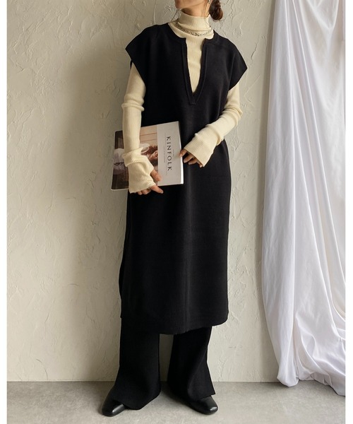 She's Closet(シーズクローゼット)の「深Vネックサイドスリットカフタンロングニットワンピース(ワンピース・レディース・ブラック/グレイッシュベージュ/アイボリー・FREE)」の17枚目の写真