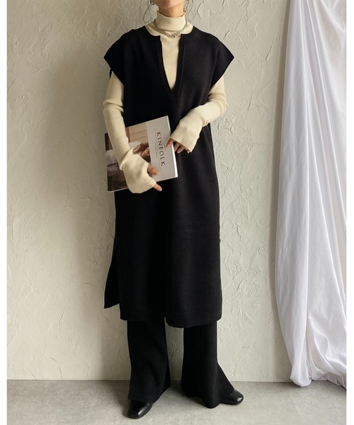 She's Closet(シーズクローゼット)の「深Vネックサイドスリットカフタンロングニットワンピース(ワンピース・レディース・ブラック/グレイッシュベージュ/アイボリー・FREE)」の18枚目の写真