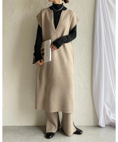 She's Closet(シーズクローゼット)の「深Vネックサイドスリットカフタンロングニットワンピース(ワンピース・レディース・ブラック/グレイッシュベージュ/アイボリー・FREE)」の19枚目の写真