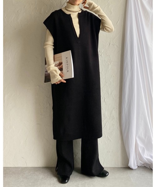 She's Closet(シーズクローゼット)の「深Vネックサイドスリットカフタンロングニットワンピース(ワンピース・レディース・ブラック/グレイッシュベージュ/アイボリー・FREE)」の20枚目の写真