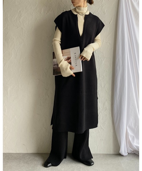 She's Closet(シーズクローゼット)の「深Vネックサイドスリットカフタンロングニットワンピース(ワンピース・レディース・ブラック/グレイッシュベージュ/アイボリー・FREE)」の21枚目の写真