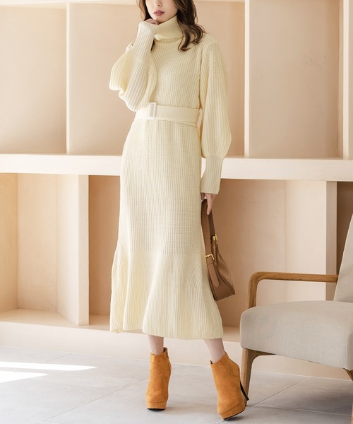 Julia Boutique(ジュリアブティック)の「ベルト付きタートルネックローゲージニットマーメイドワンピース/22637(ワンピース・レディース・アイボリー/ブラック/プラム/モカ・ONE)」の2枚目の写真