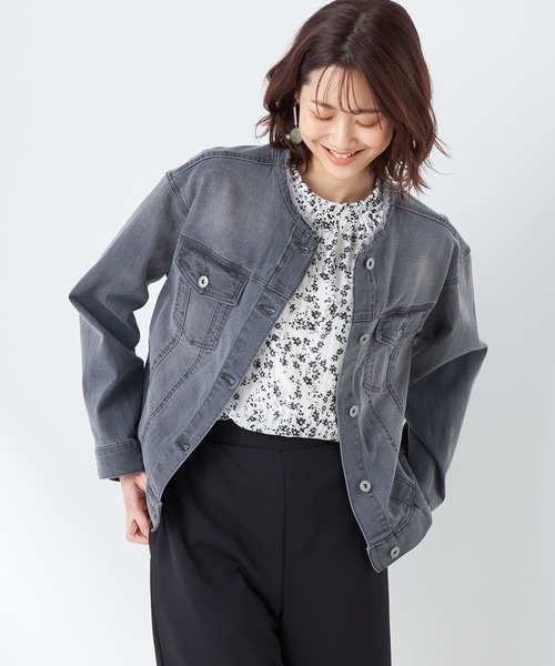 Petit Honfleur(プチオンフルール)の「ノーカラーデニムジャケット(デニムジャケット・レディース・ネイビー/グレー・11号/9号)」の2枚目の写真