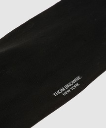THOM BROWNE（トムブラウン）の「MID CALF SOCKS W/ 4BAR IN
