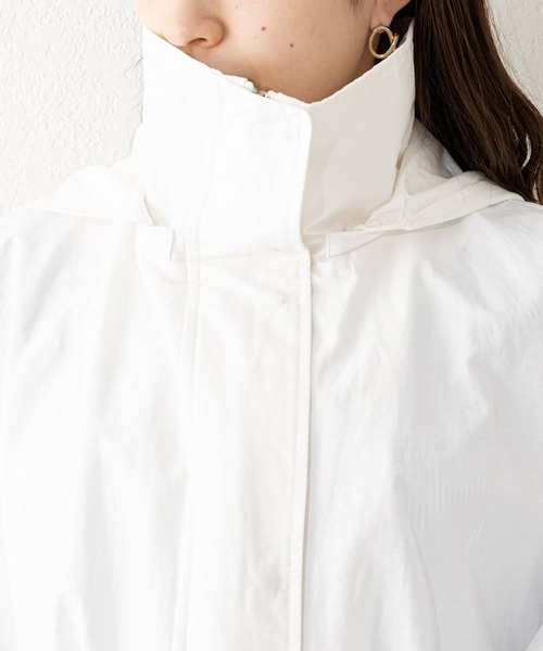 Chico（チコ）の「【SALON by Chico限定】スタンドサイドスリットナイロンモッズ（モッズコート・レディース・ブラック/アイボリー/ライトグレー・FREE）」の11枚目の写真