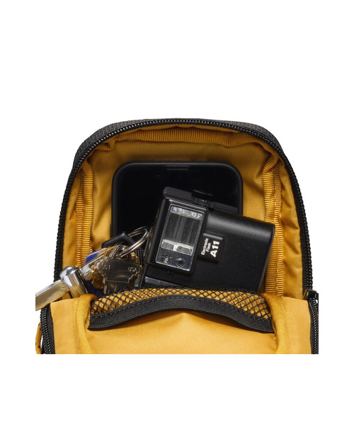 CHROME（クローム）の「［ CHROME / クローム ］RUCKAS ACCES. POUCH / ラッカス アクセス. ポーチ 耐水 0.8L クロスボディバッグ スマホショルダー（ボディバッグ/ウエストポーチ・メンズ・ブラック/アイボリー/ライトグリーン/レッド系その他・FREE）」の9枚目の写真