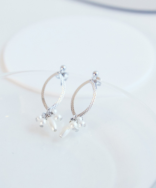 ROPE' PICNIC(ロペピクニック)の「オーバルメタル×パールピアス(ピアス(両耳用)・レディース・シルバー/ゴールド・FREE)」の1枚目の写真
