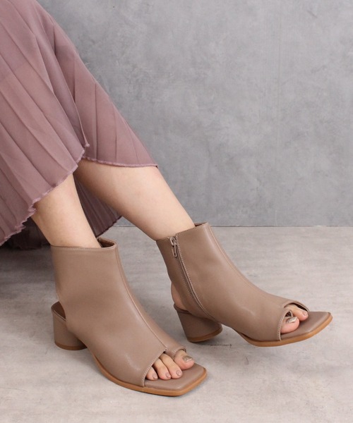 Fabby fabby（ファビィーファビィー）の「トングブーツサンダル（サンダル・レディース・ブラウン/オフホワイト/ブラック/ライトベージュ・MEDIUM/LARGE/SMALL）」の4枚目の写真