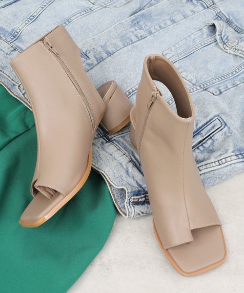 Fabby fabby（ファビィーファビィー）の「トングブーツサンダル（サンダル・レディース・ブラウン/オフホワイト/ブラック/ライトベージュ・MEDIUM/LARGE/SMALL）」の7枚目の写真