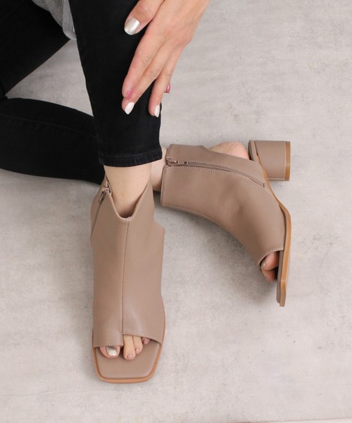 Fabby fabby（ファビィーファビィー）の「トングブーツサンダル（サンダル・レディース・ブラウン/オフホワイト/ブラック/ライトベージュ・MEDIUM/LARGE/SMALL）」の8枚目の写真