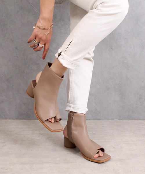 Fabby fabby（ファビィーファビィー）の「トングブーツサンダル（サンダル・レディース・ブラウン/オフホワイト/ブラック/ライトベージュ・MEDIUM/LARGE/SMALL）」の9枚目の写真