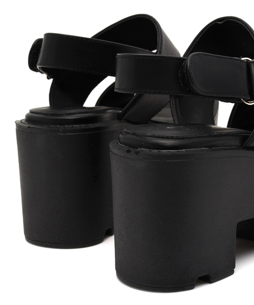 one after another NICE CLAUP（ワンアフターアナザーナイスクラップ）の「【non-no8月号掲載ナイスクラップ】スポーツサンダル（サンダル・レディース・ブラック/ホワイト・SMALL/MEDIUM/LARGE）」の9枚目の写真