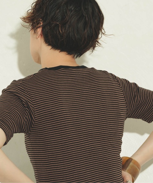 MILLER（ミラー）の「Miller クルーネックTEE（Tシャツ/カットソー・レディース・アイボリー/ブルー/ライム/ブラウン/ネイビー/ブルー系その他/ブラック/レッド/グリーン/チャコールグレー/グレー・FREE）」の15枚目の写真