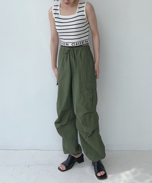 AS KNOW AS plus（アズノゥアズプラス）の「〇裾ロゴニットリブクロップドタンクトップ（タンクトップ・レディース・ブラック/オフホワイト/ホワイト×ブラック/ブラック×ホワイト・FREE）」の18枚目の写真