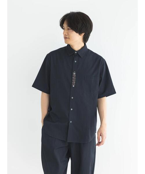 CRAFT STANDARD BOUTIQUE(クラフトスタンダードブティック)の「T/RチロリアンH/Sシャツ(シャツ/ブラウス・メンズ・グレイッシュベージュ/ブラック/アイボリー/チャコールグレー・M/L/XL)」の9枚目の写真