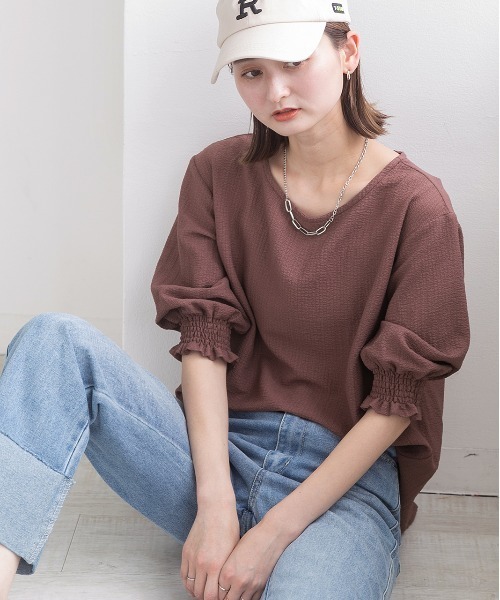 ad thie(アドティエ)の「5分袖・リップル素材 シャーリングスリーブブラウス(シャツ/ブラウス・レディース・ブラック/ブラウン/オフホワイト/ライトグリーン/スモークピンク・MEDIUM/LARGE)」の14枚目の写真