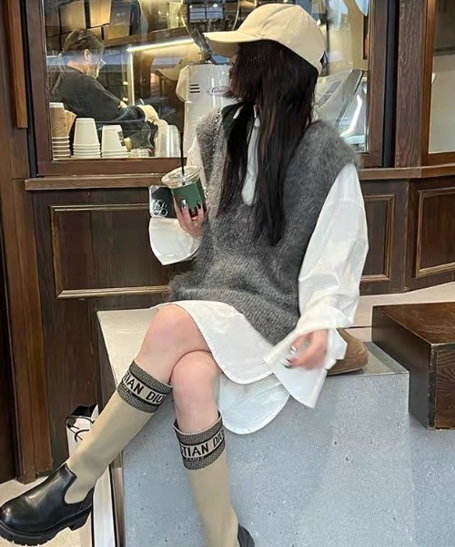 SEN TOKYO（セントーキョー）の「ルーズVネックセーターベスト（ベスト・レディース・ブラック/ホワイト/グレー・FREE）」の13枚目の写真