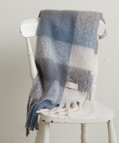 Chico(チコ)の「ブロックチェックストール(マフラー・レディース・チャコールグレー/ブルー/アイボリー・FREE)」の3枚目の写真