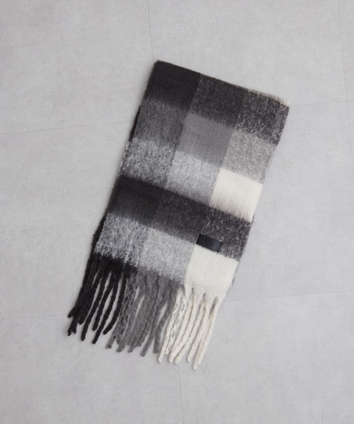 Chico(チコ)の「ブロックチェックストール(マフラー・レディース・チャコールグレー/ブルー/アイボリー・FREE)」の14枚目の写真