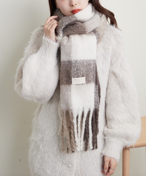 Chico(チコ)の「ブロックチェックストール(マフラー・レディース・チャコールグレー/ブルー/アイボリー・FREE)」の5枚目の写真