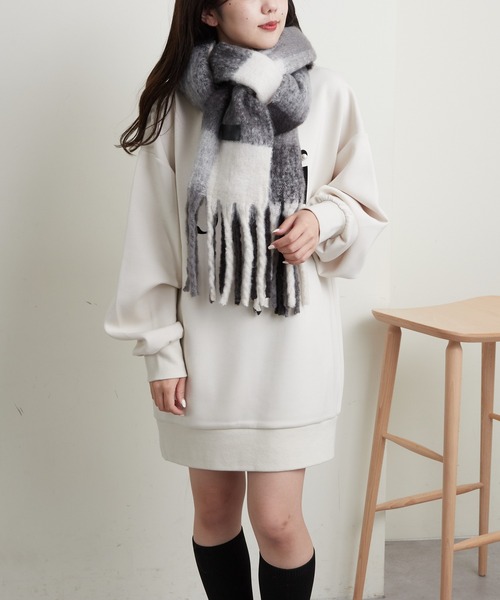 Chico(チコ)の「ブロックチェックストール(マフラー・レディース・チャコールグレー/ブルー/アイボリー・FREE)」の17枚目の写真