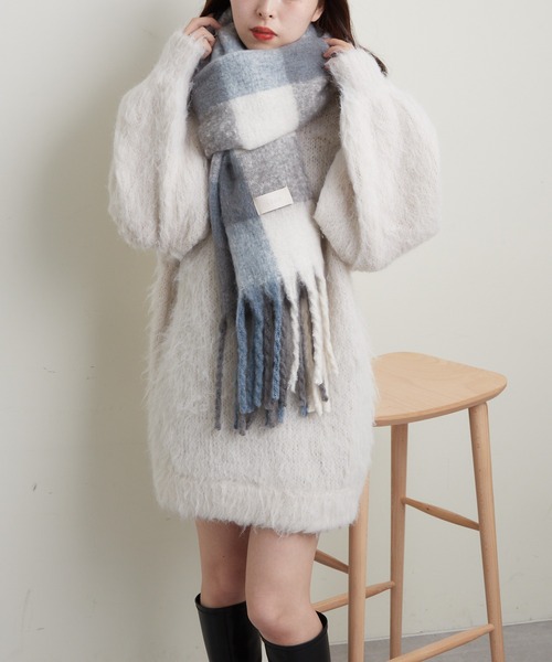 Chico(チコ)の「ブロックチェックストール(マフラー・レディース・チャコールグレー/ブルー/アイボリー・FREE)」の11枚目の写真