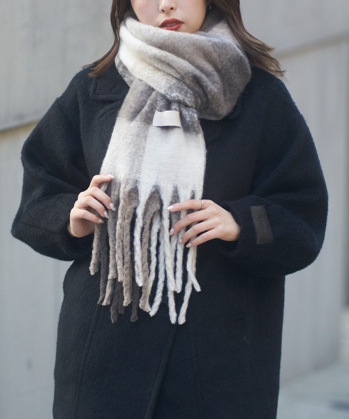Chico(チコ)の「ブロックチェックストール(マフラー・レディース・チャコールグレー/ブルー/アイボリー・FREE)」の20枚目の写真