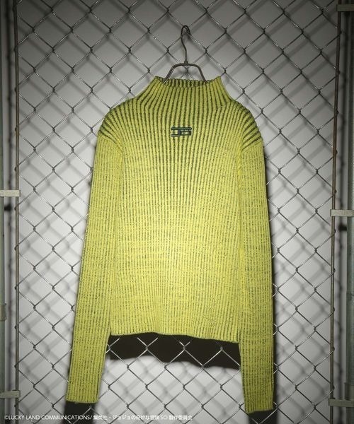 JEANASIS（ジーナシス）の「【アニメ『ジョジョの奇妙な冒険 ストーンオーシャン』×JEANASIS】タイトリブニット/985168（ニット/セーター・レディース・ブラック/イエロー系その他/ブルー系その他・FREE）」の3枚目の写真