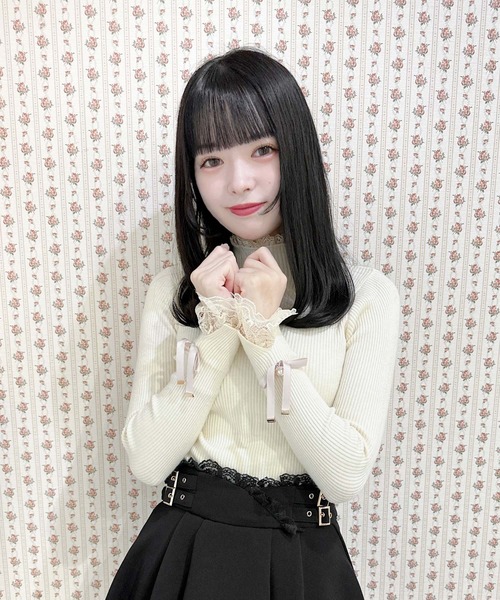 ROJITA（ロジータ）の「袖リボンハイネックリブニット（ニット/セーター・レディース・ブラック/ホワイト/ベージュ・FREE）」の2枚目の写真