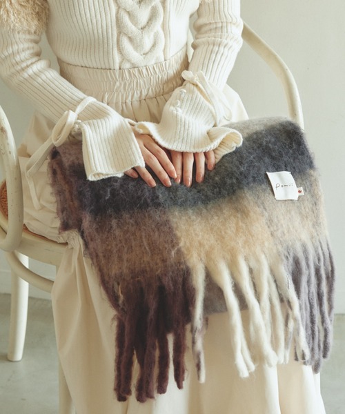 pomiii（ポミー）の「チェックマフラー（マフラー・レディース・ブラウン/グレー・FREE）」の2枚目の写真