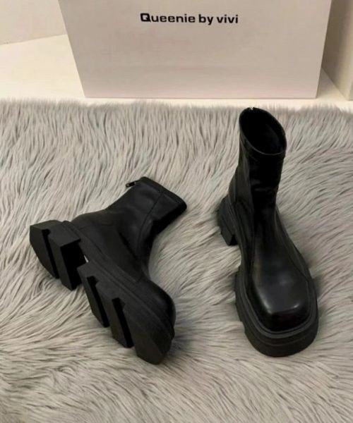 AMELY（エミリー）の「厚底ショートブーツ（ブーツ・レディース・ブラック/ブラウン/ダークブラウン・38/35/39/40/36/37）」の4枚目の写真