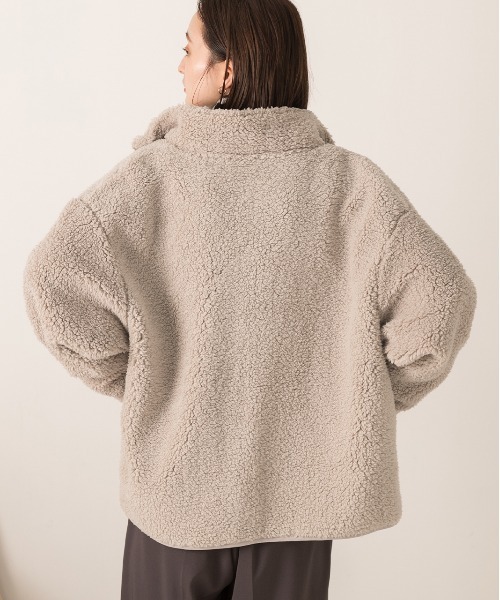 ad thie(アドティエ)の「ゆったりシルエット ポケット付 ボアショートジャケット(ブルゾン・レディース・モカ/オフホワイト/カーキ/ブラック/ナチュラル・FREE)」の11枚目の写真