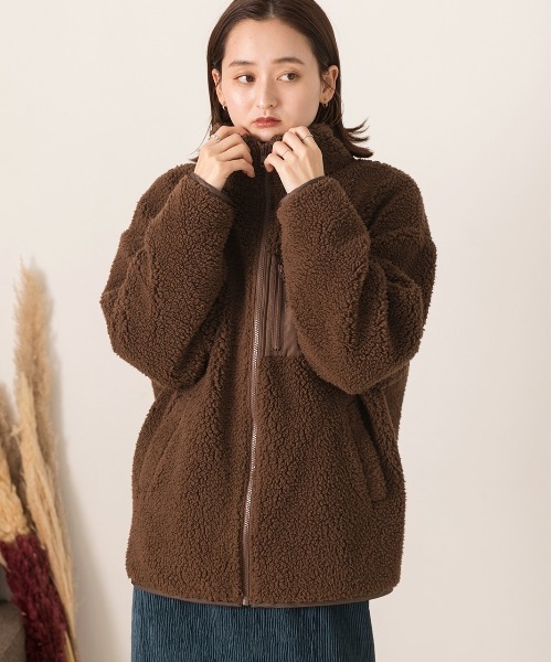ad thie(アドティエ)の「ゆったりシルエット ポケット付 ボアショートジャケット(ブルゾン・レディース・モカ/オフホワイト/カーキ/ブラック/ナチュラル・FREE)」の7枚目の写真
