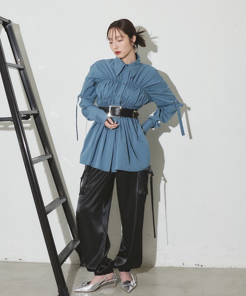 VIOLETTA(ヴィオレッタ)の「ロゴ刺繍入りシャーリングロングシャツ(シャツ/ブラウス・レディース・チャコールグレー/ブルー/ホワイト・FREE)」の21枚目の写真