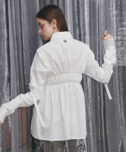 VIOLETTA（ヴィオレッタ）の「ロゴ刺繍入りシャーリングロングシャツ