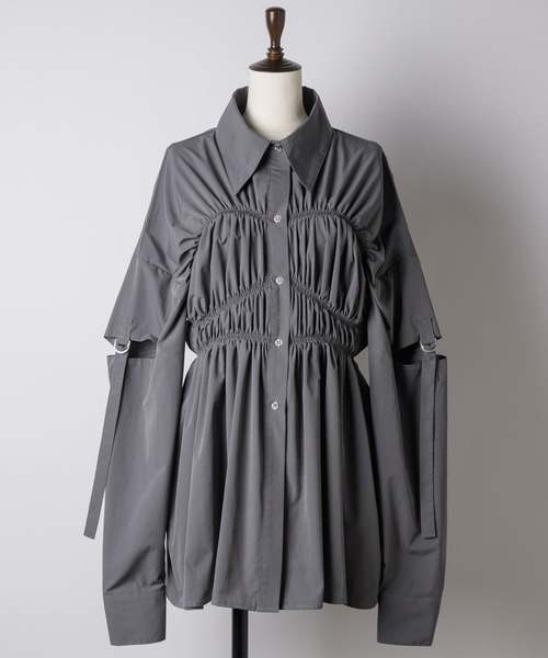 VIOLETTA(ヴィオレッタ)の「ロゴ刺繍入りシャーリングロングシャツ(シャツ/ブラウス・レディース・チャコールグレー/ブルー/ホワイト・FREE)」の5枚目の写真