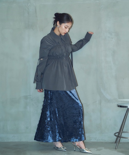VIOLETTA(ヴィオレッタ)の「ロゴ刺繍入りシャーリングロングシャツ(シャツ/ブラウス・レディース・チャコールグレー/ブルー/ホワイト・FREE)」の17枚目の写真