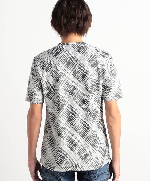 HIDEAWAYS NICOLE（ハイダウェイニコル）の「ブリスターチェックジャガードＶネック半袖Ｔシャツ（Tシャツ/カットソー・メンズ・ホワイト×ブルー/ホワイト×ブラック/ブラック×ホワイト/ホワイト×ピンク/ホワイト×ライトグレー・MEDIUM/LARGE/X-LARGE）」の7枚目の写真