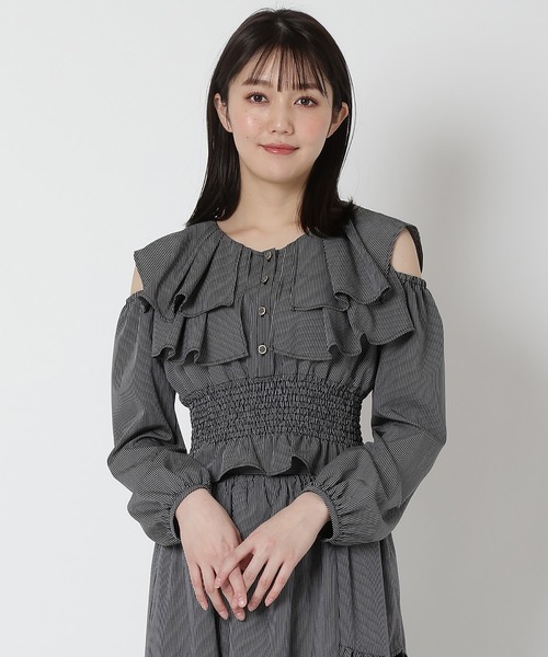 REDYAZEL(レディアゼル)の「【セットアップ可能】ストライプ肩あきブラウス(シャツ/ブラウス・レディース・ブラック/ブルー/ピンク・FREE)」の2枚目の写真