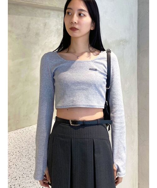 EMODA（エモダ）の「プレートクロップトップ（Tシャツ/カットソー・レディース・ホワイト/ブラック/グレー/その他・FREE）」の3枚目の写真