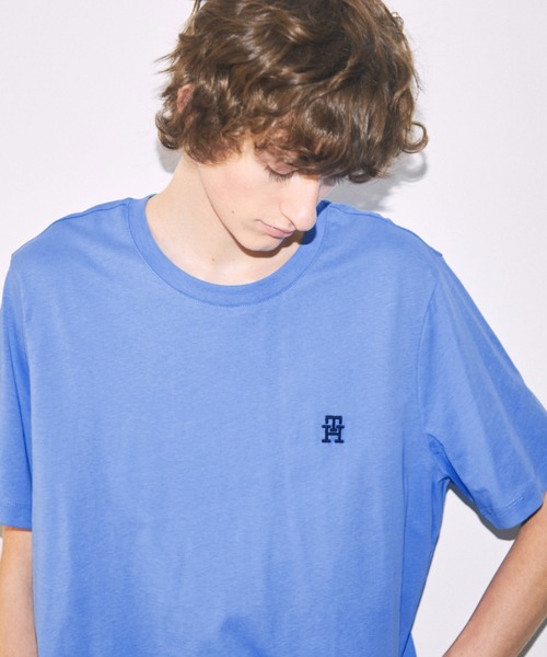 TOMMY HILFIGER(トミーヒルフィガー)の「モノグラムエンブロイドTシャツ(Tシャツ/カットソー・メンズ・ホワイト/ブラック/ネイビー/ブルー/グリーン・X-LARGE/SMALL/MEDIUM/LARGE)」の1枚目の写真