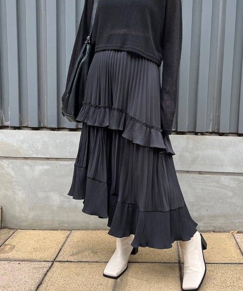 ISOOK(アイスー)の「【ISOOK / アイスー】アシンメトリープリーツフレアスカート / アシメスカート ティアードスカート プリーツスカート 変形 オケージョン きれいめ ミモレ丈 ZOZOTOWN限定(スカート・レディース・アイボリー/グレー/ブラック・FREE)」の1枚目の写真