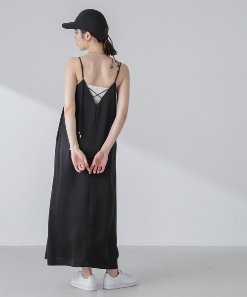 NANO universe(ナノユニバース)の「サテンキャミワンピース(ワンピース・レディース・ブラック/カーキ/ベージュ・S/M)」の17枚目の写真