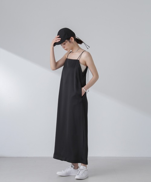 NANO universe(ナノユニバース)の「サテンキャミワンピース(ワンピース・レディース・ブラック/カーキ/ベージュ・S/M)」の18枚目の写真